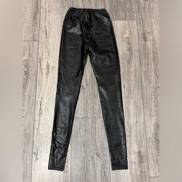Aritzia Wilfred Free Daria Pant High Rise Black Faux Leather Leggings. Size XS - Picture 3 of 6